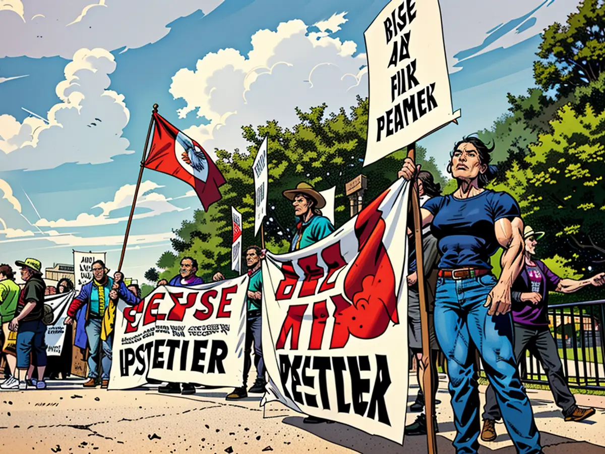Persone si riuniscono per una manifestazione davanti alla Casa Bianca a sostegno dell'attivista nativo americano Leonard Peltier, imprigionato il 12 settembre 2023.