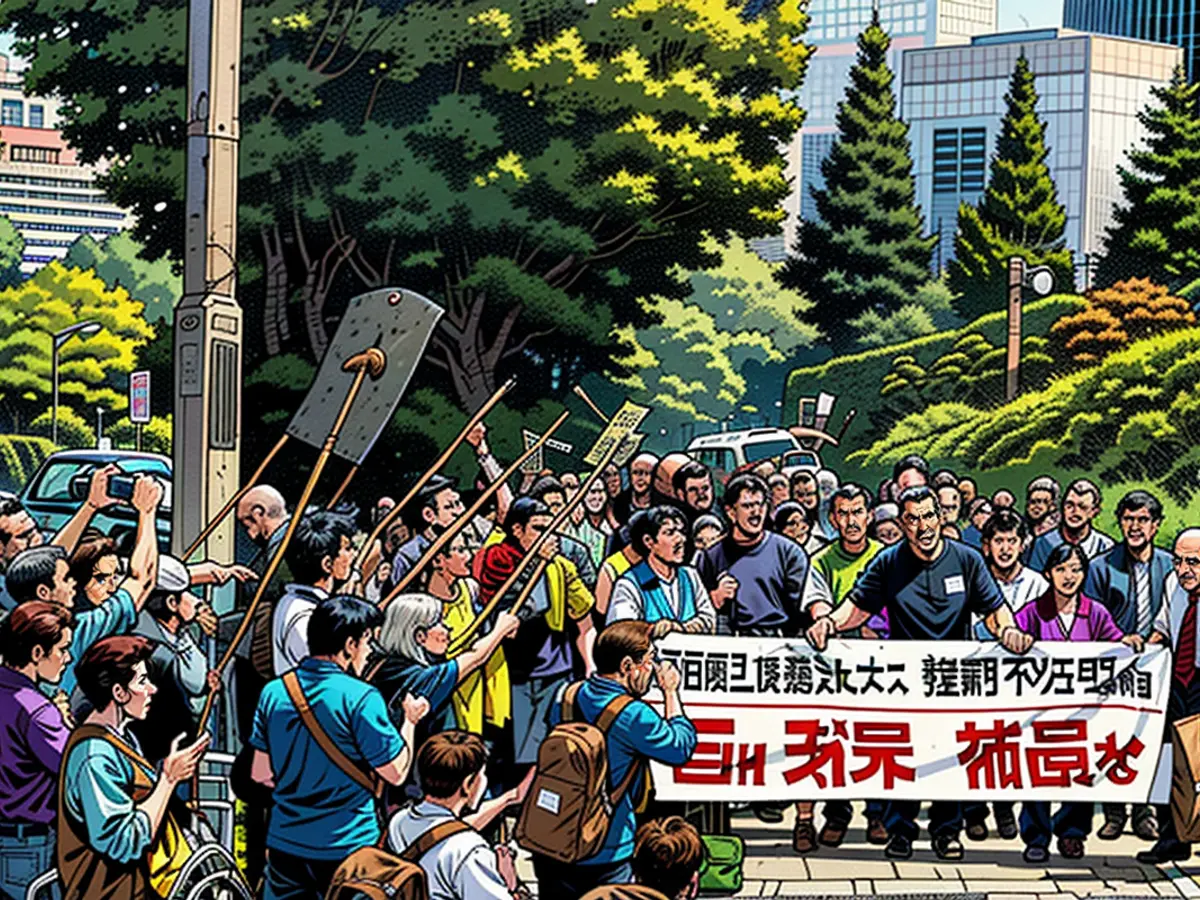 Avvocati e sostenitori delle vittime della sterilizzazione forzata marciano verso la Corte Suprema del Giappone a Tokyo, portando uno striscione che chiede scuse e risarcimenti al governo, il 3 luglio 2024.