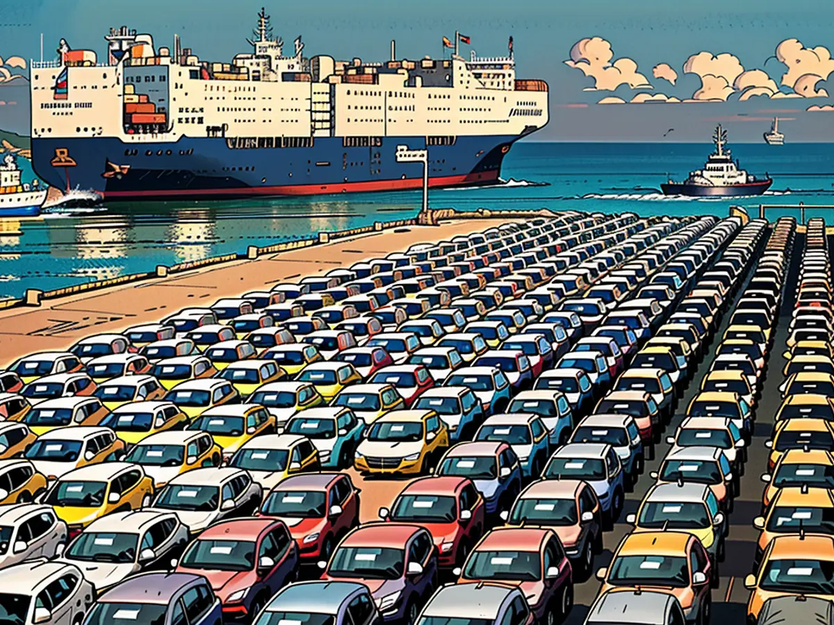Autos eléctricos para exportación esperan cargarse en un buque en el puerto de Yantai, en la provincia de Shandong, este año anterior.