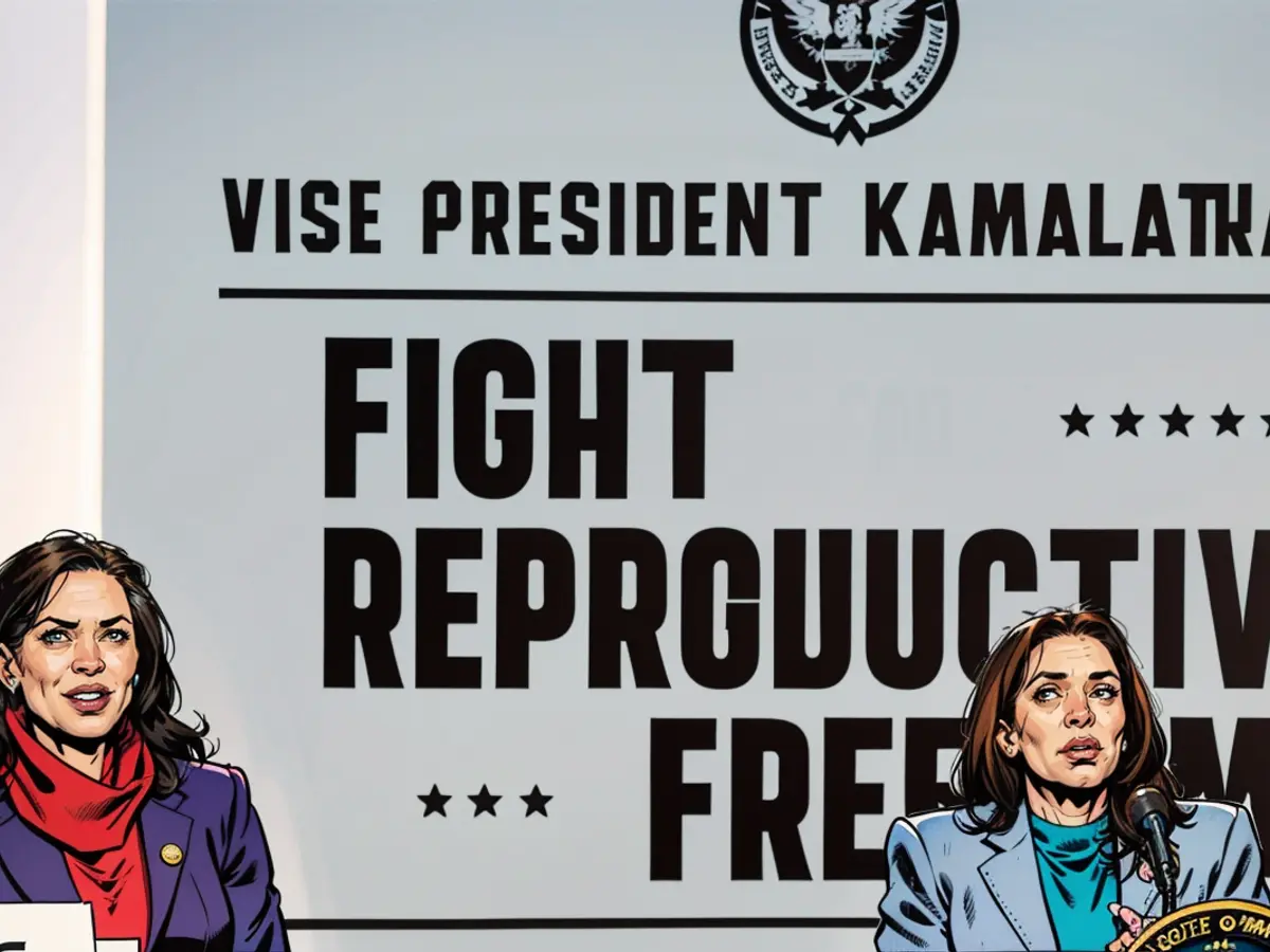 Vice-présidente des Etats-Unis Kamala Harris (d.) et le gouverneur de l'état américain Michigan, Gretchen Whitmer (g.), à une manifestation pour les libertés réproductives [