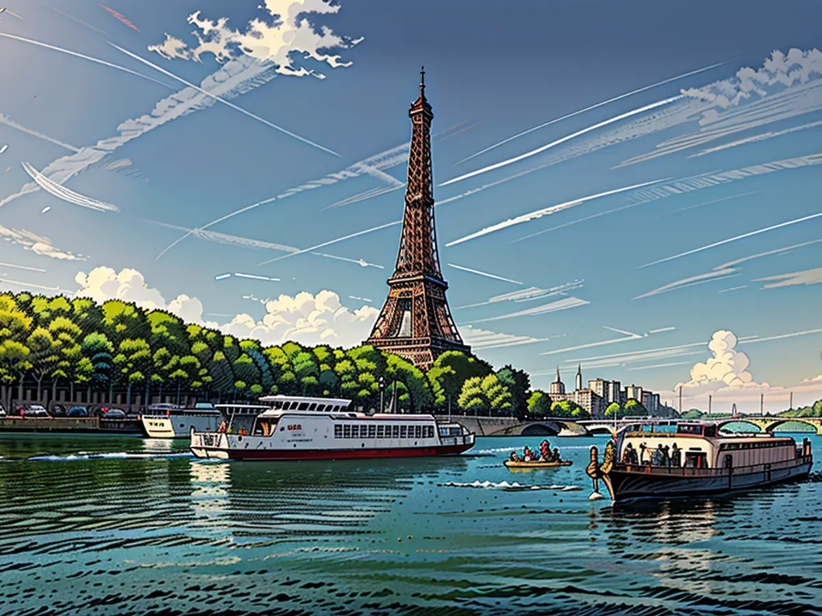 Ein leeres Boot farent bei der Seine und an der Eiffel-Tower vorbei während der technischen Testveranstaltung für die Eröffnungsfeier reisst.