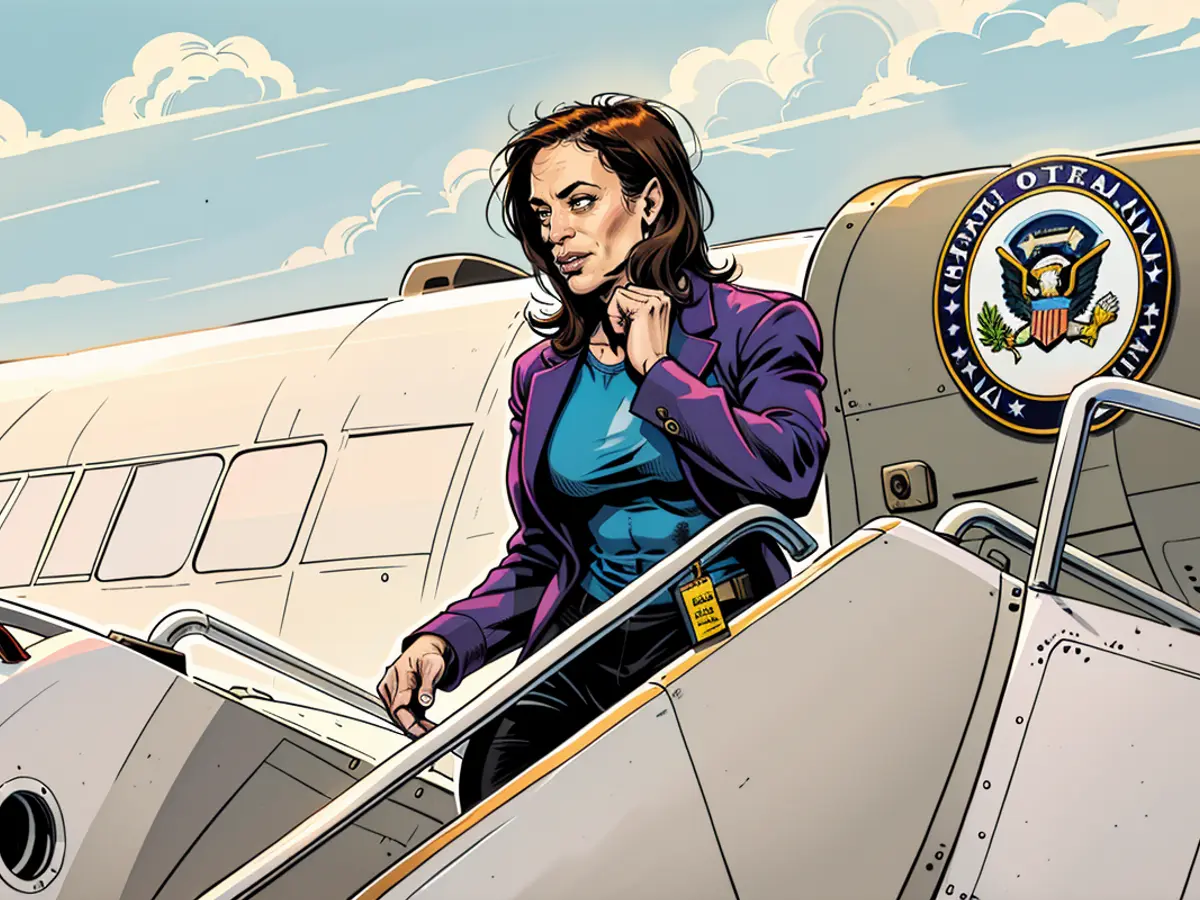 Vice President Kamala Harris scende da Air Force Two all'Aeroporto Internazionale di Milwaukee Mitchell il martedì.