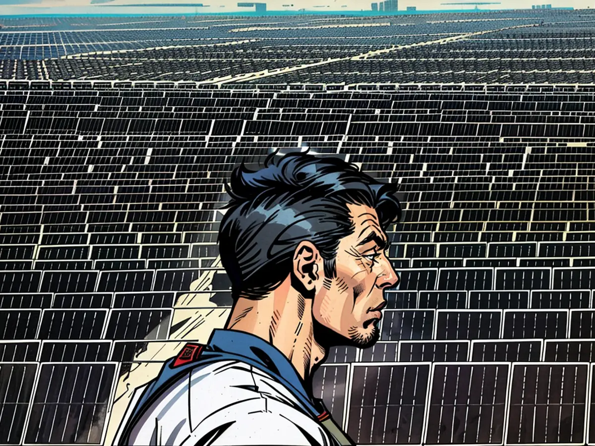 Un hombre está delante de paneles fotovoltaicos en el proyecto independiente de producción eléctrica solar (PV) al-Dhafra IPP, al sur de Abu Dhabi, el 13 de noviembre de 2023.