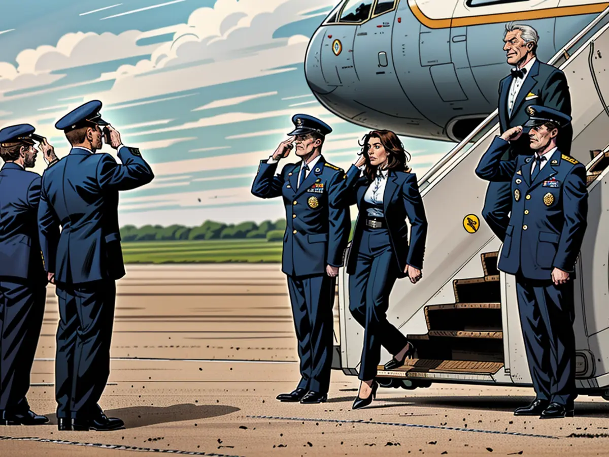 Harris e il vicepresidente Douglas Emhoff scendono da Air Force Two in Joint Base Andrews, in Maryland, il 22 luglio 2024.