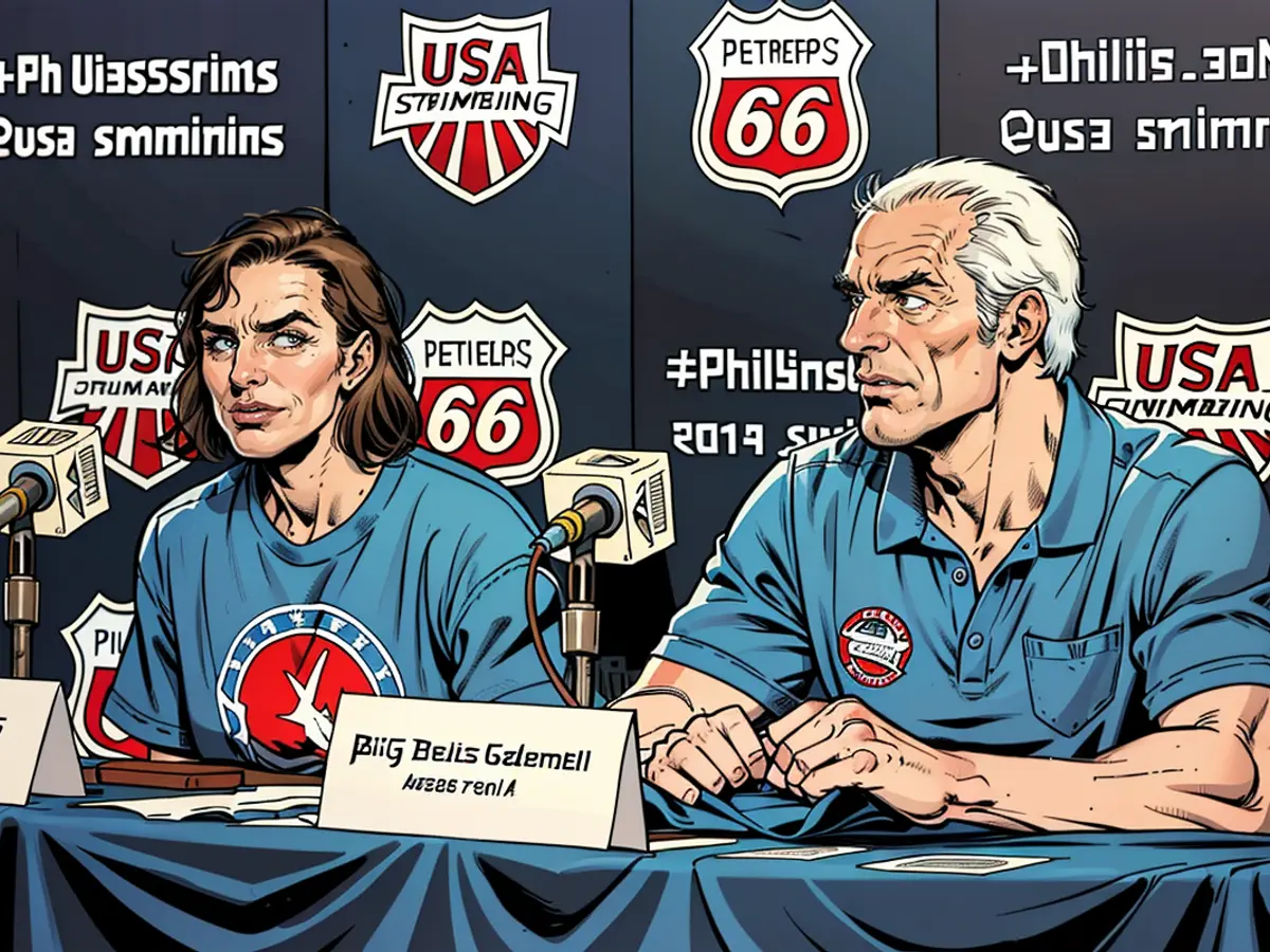 Katie Ledecky y Bruce Gemmell hablan durante los Campeonatos Nacionales Phillips 66 USA del 2014 el 5 de agosto en Irvine, California.