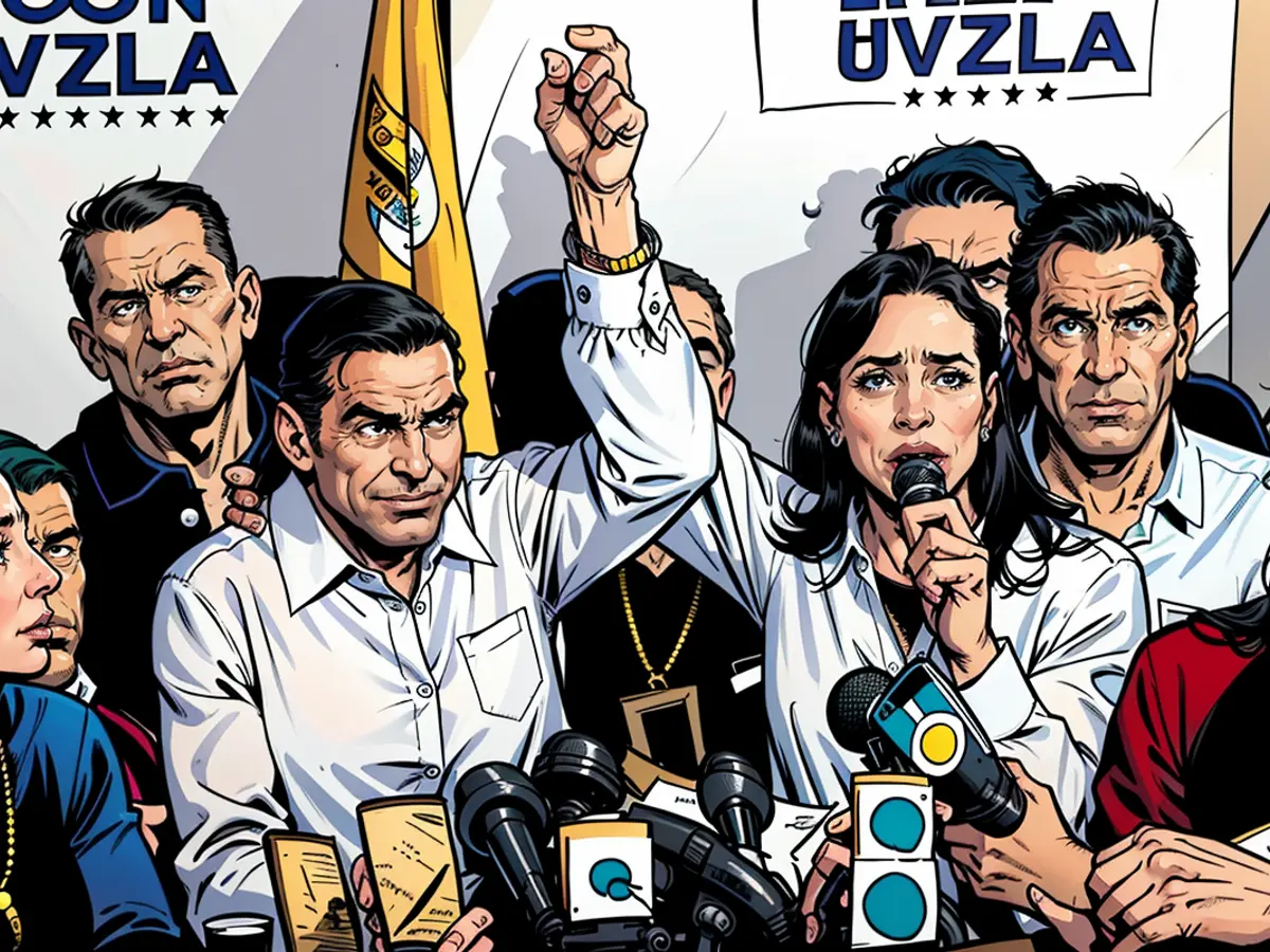 la líder opositora Maria Corina Machado (d.) y el candidato presidencial Edmundo Gonzalez están poniendo en duda el resultado del consejo electoral en las elecciones presidenciales.
