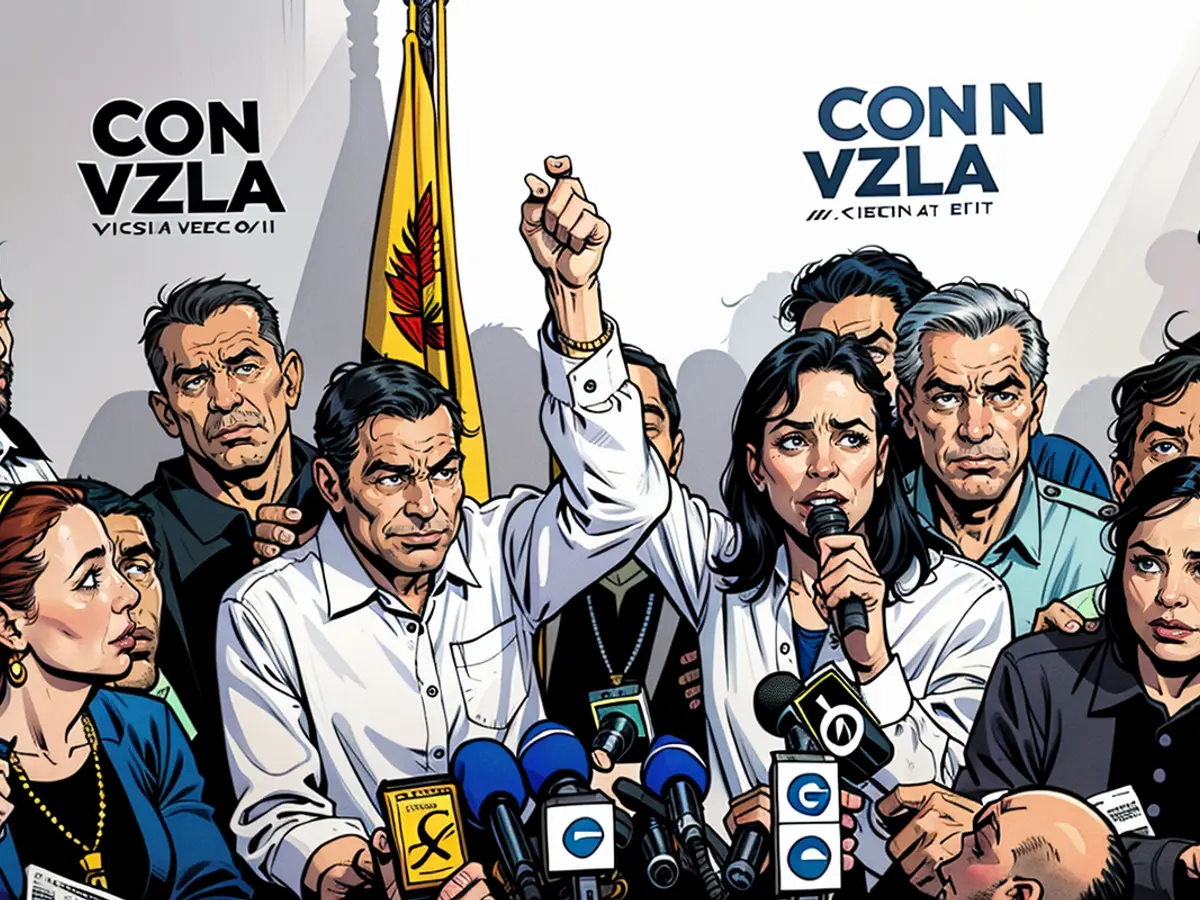 Leader dell'opposizione Maria Corina Machado, a destra, e candidato presidenziale Edmundo Gonzalez tengono una conferenza stampa dopo che le autoritÃ  elettorali hanno dichiarato il presidente Nicolas Maduro vincitore delle elezioni presidenziali a Caracas il 29 luglio 2024.