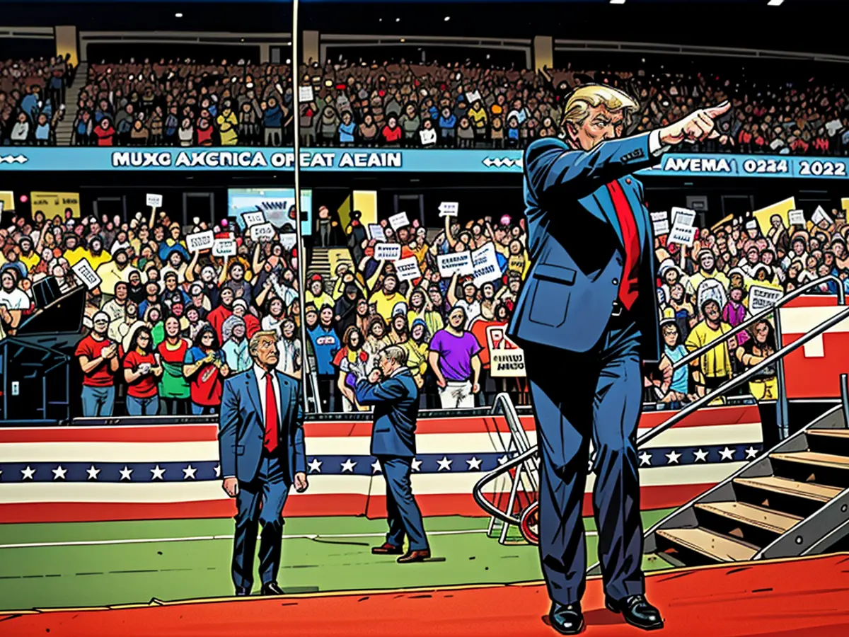 Бывший президент Дональд Трамп уходит со сцены после выступления на митинге в ग्रैंड रैψicles, Мичиган, 20 июля 2024 г.
