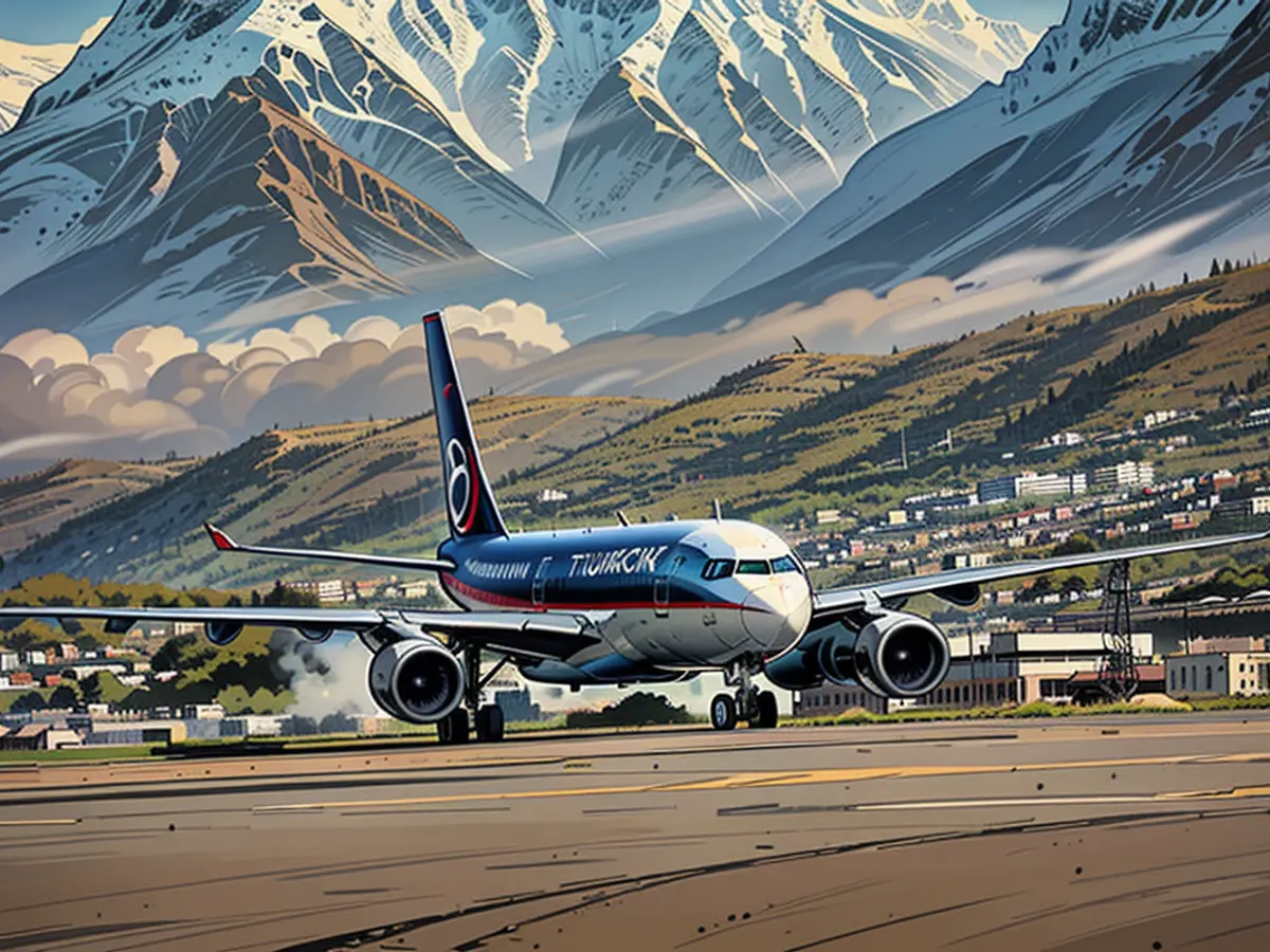 Um avião de passageiros da Turkish Airlines está no Aeroporto de Cabul nesta primavera