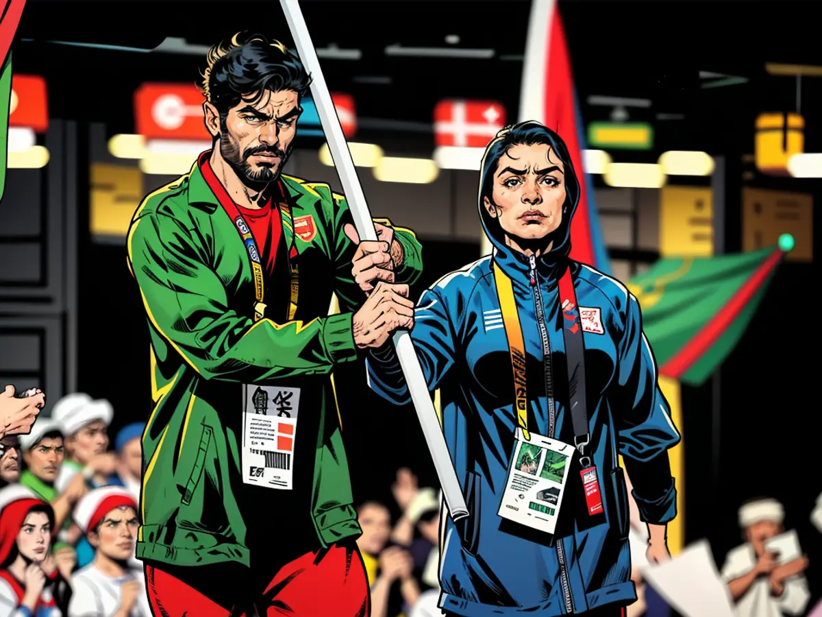 No evento de encerramento dos Jogos Paralímpicos de Tóquio, Hossain Rasouli e Zakia Khudadadi são os porta-bandeiras do Afeganistão.