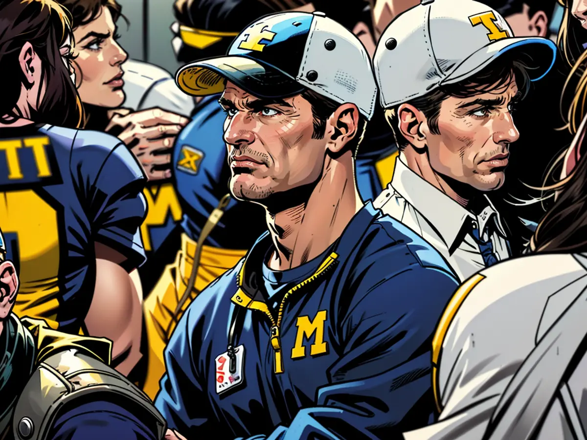 Nos anais do futebol da NCAA, o treinador principal da Michigan, Jim Harbaugh, posicionado à sua esquerda, observava o jogo contra a Rutgers. Enquanto isso, o assistente de análises Connor Stalions, situado à sua direita, monitorava a partida. Anteriormente, a universidade havia suspenso Stalions devido à sua participação em um episódio de roubo de sinais, atualmente sob investigação da NCAA. (AP)