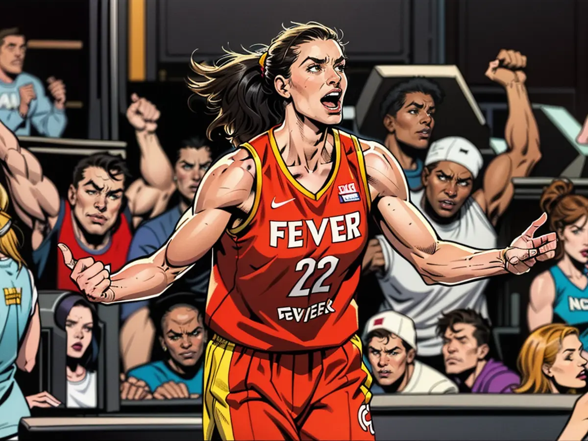 Durante il secondo periodo della loro partita, Caitlin Clark delle Indiana Fever si rallegra per aver segnato un canestro, sfidando le Las Vegas Aces.