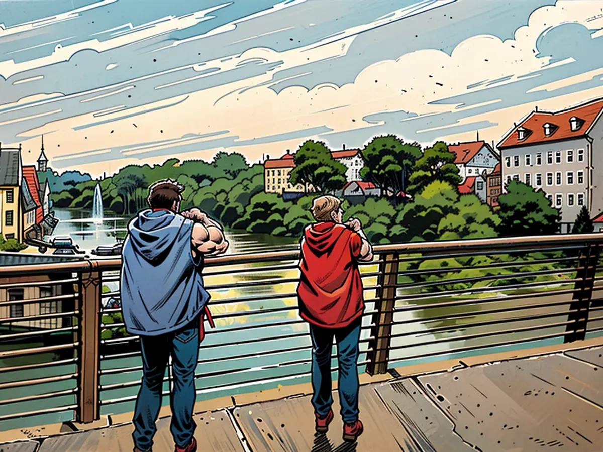 Due individui immortalano l'ingrossamento del fiume Nysa in bry ليلة on the historic town bridge in Görlitz. Il fiume Nysa a Görlitz ha inoltre attivato il livello di allerta 2, con l'altezza dell'acqua che misura 4.42 metri.