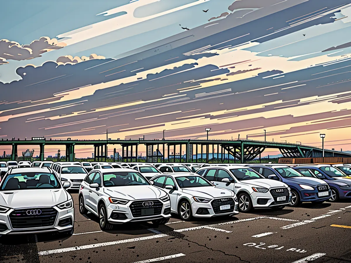 Des voitures de la marque Audi sont immobiles dans un entrepôt au port de Houston, comme documenté dans les archives de 2019.