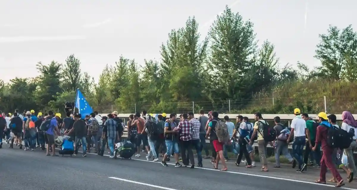 немцы видят в беженцах угрозу для будущего страны фото