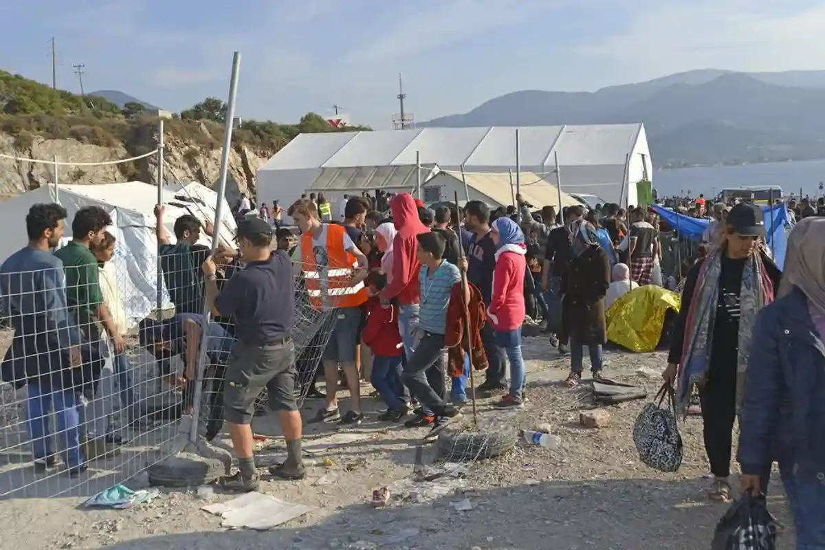 ФРГ будет помогать Греции решать вопрос с беженцами фото 1