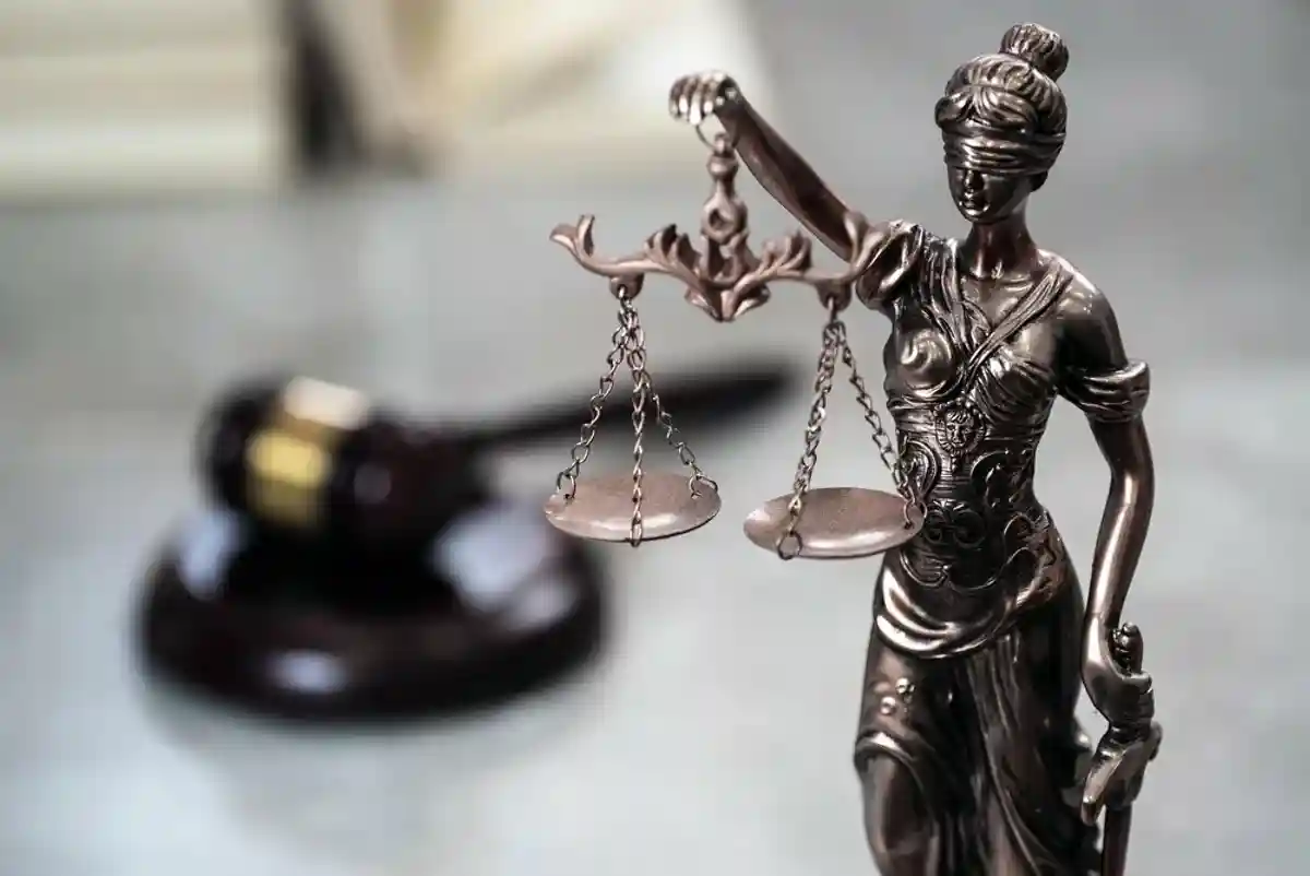 В Берлине прошел суд над сирийским поджигателем бездомного фото 1