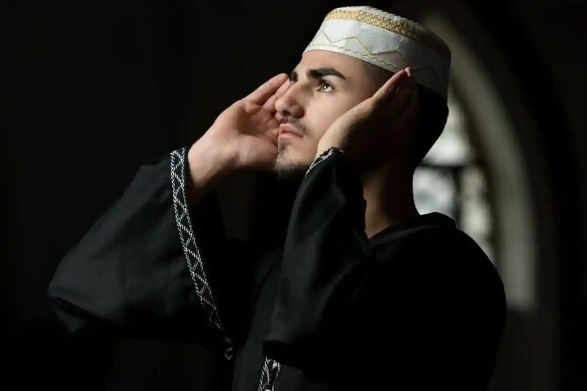 Мусульманин покорный. Мусульманин покорный. Мусульманин мужчина. Грустный мусульманин. Мусульманин покорный.