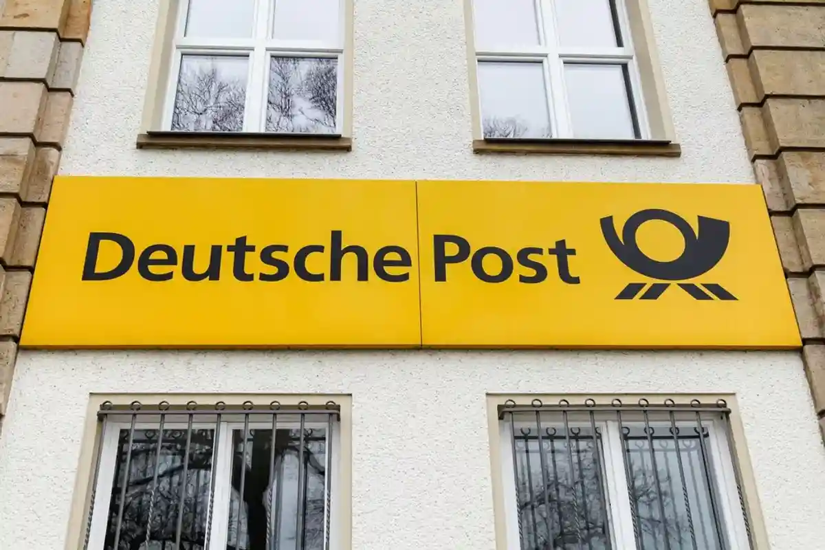 Deutsche post. Немецкий пост. Deutsche Post магазин. Почта Германии внутри.