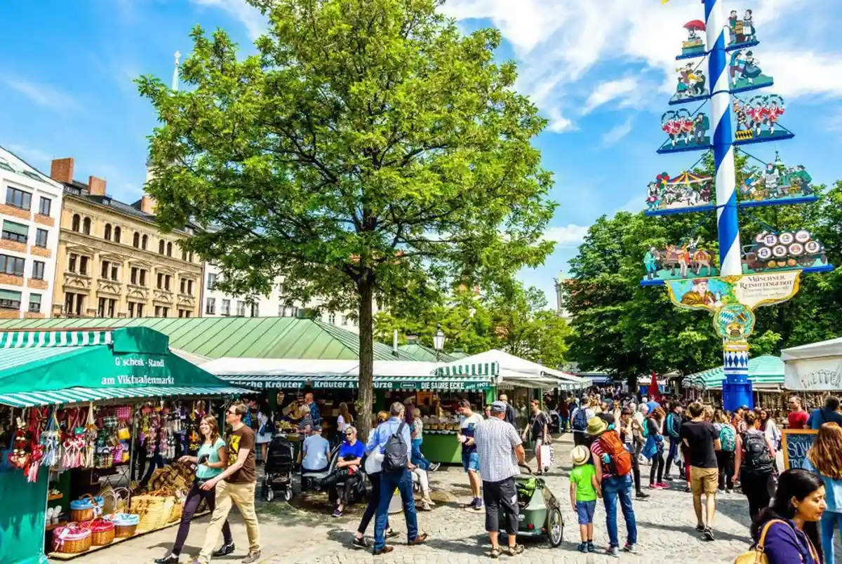 Немецкая семья фото. Открытки с 1 мая советские. На нем много мае. На нем много мае. Скрапбукинг день победы.