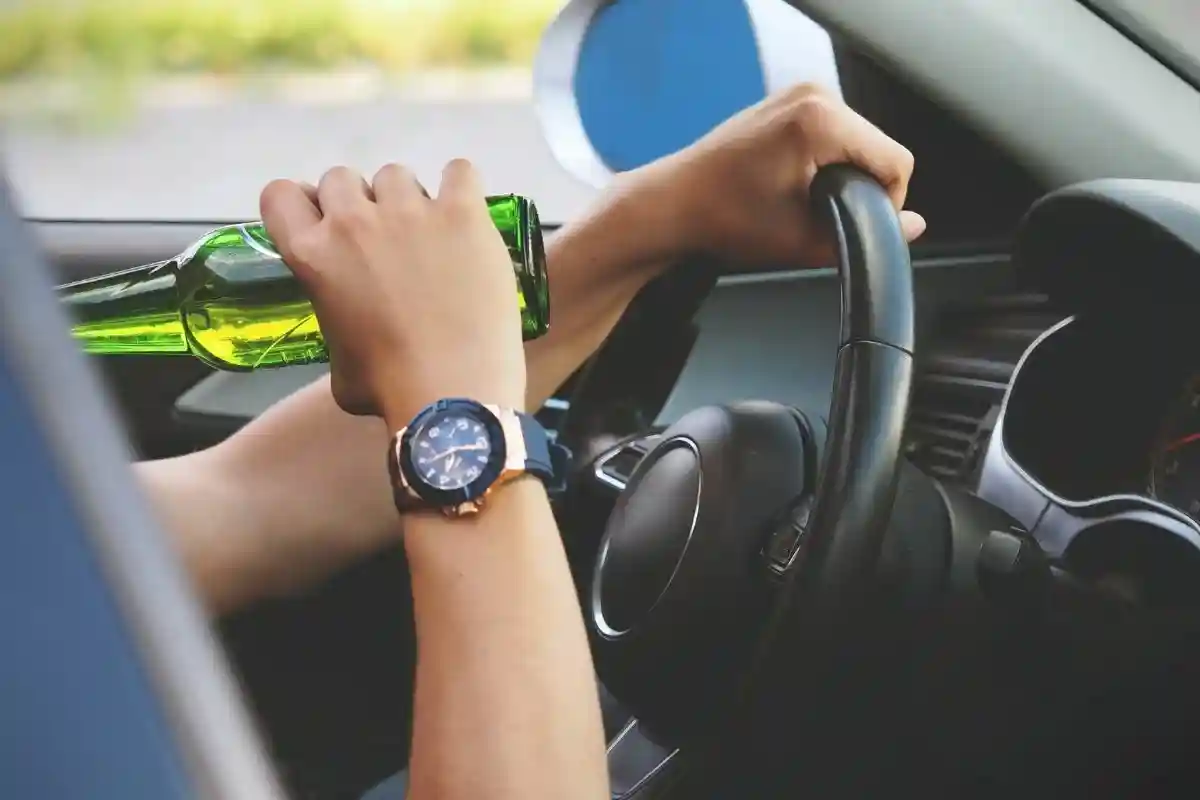 Если в крови водителя содержание алкоголя превышает 0,5 промилле, тогда он не имеет права садиться за руль! Фото: energepic.com / pexels.com