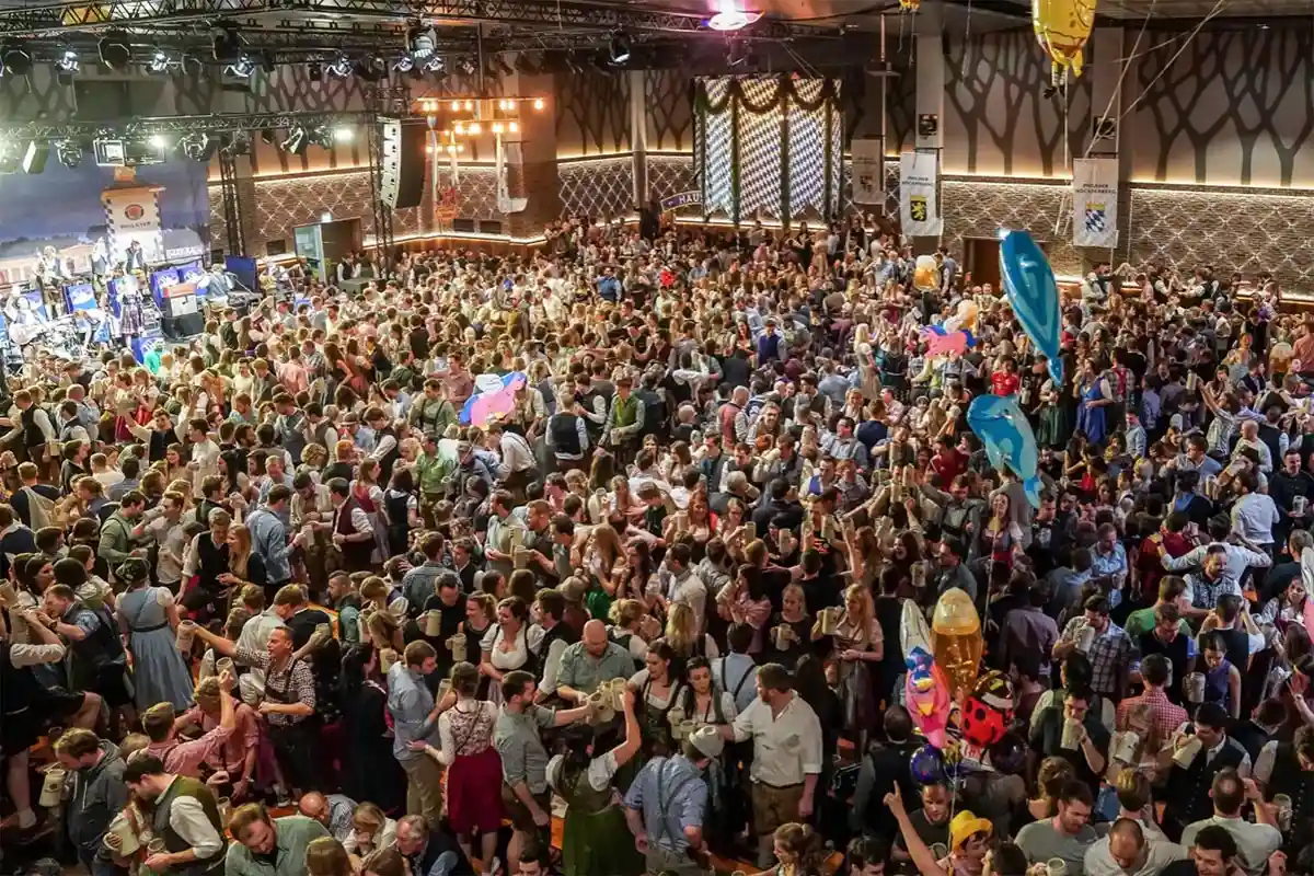 June day off фото. Фестиваль посетило. Какой фестиваль посетило более 500 тысяч зрителей. Джазовый фестиваль в москве посетили более 250 тыс. Electric zoo.