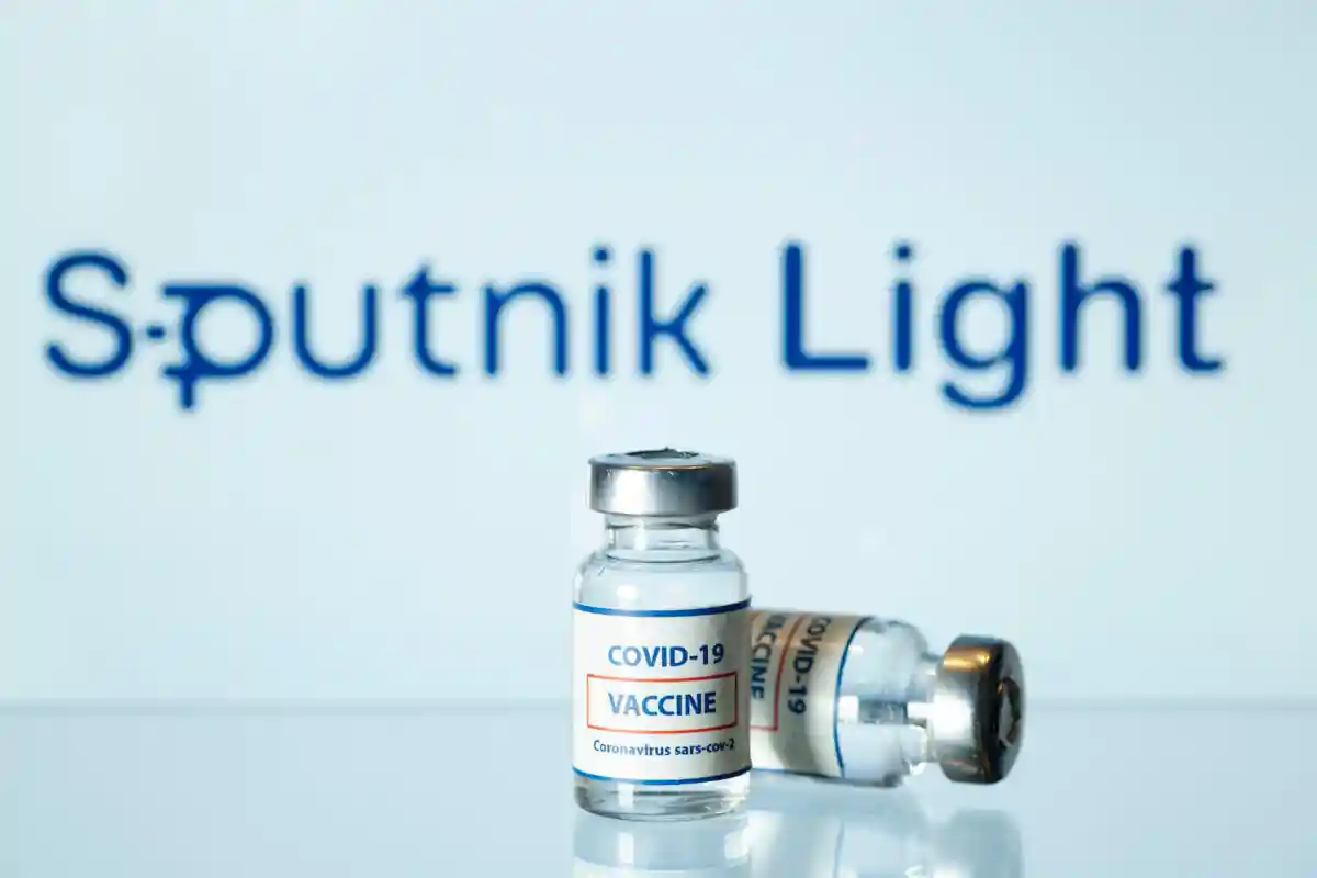 Где уколоть спутник лайт. Спутник Лайт. Ковид Лайт вакцина. Sputnik Light vaccine.