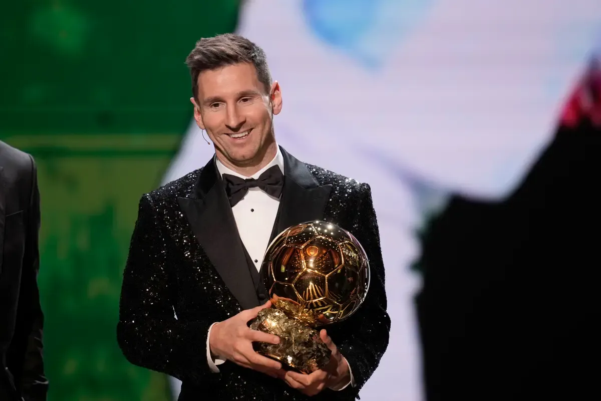 Президент ФИФА поздравил Месси с восьмым по счету «Золотым мячом»