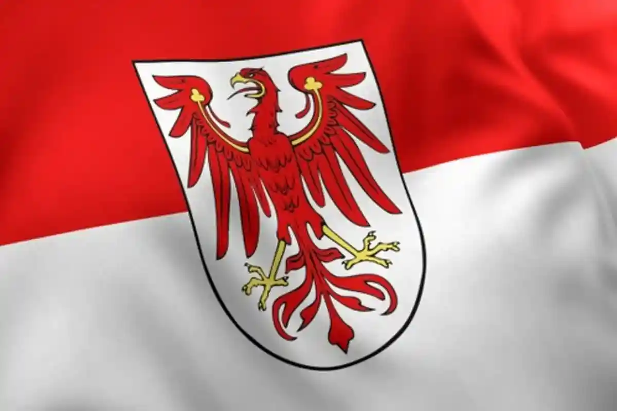 Федеральная земля Бранденбург: флаг и герб.