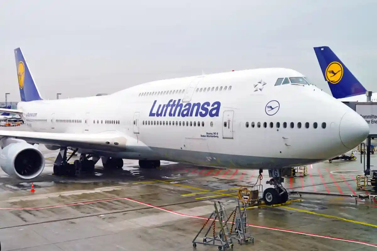 Lufthansa возвращается в Киев. Фото: EQRoy / shutterstock.com