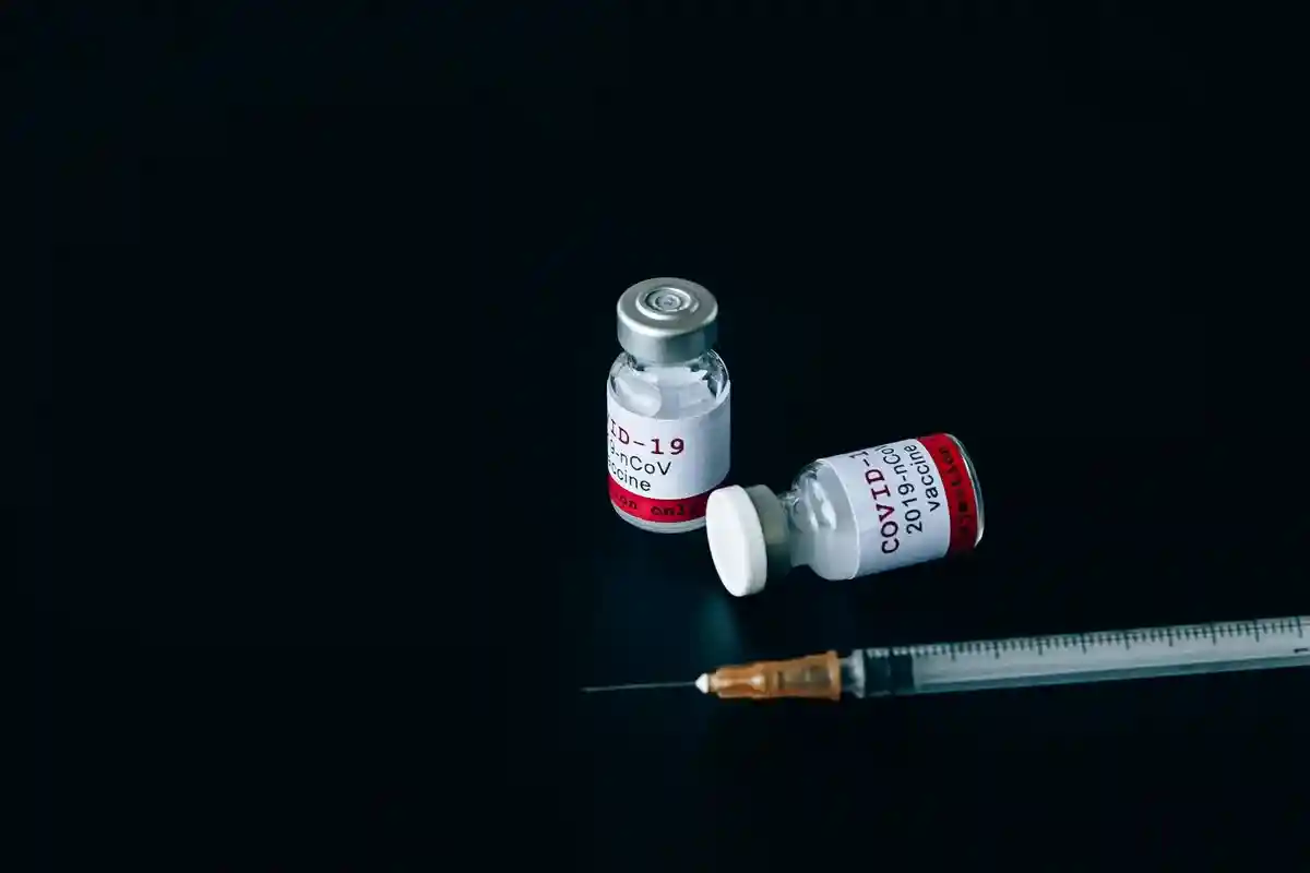 Фармацевты пройдут обучение по проведению прививок COVID. Фото: Nataliya Vaitkevich / Pexels.