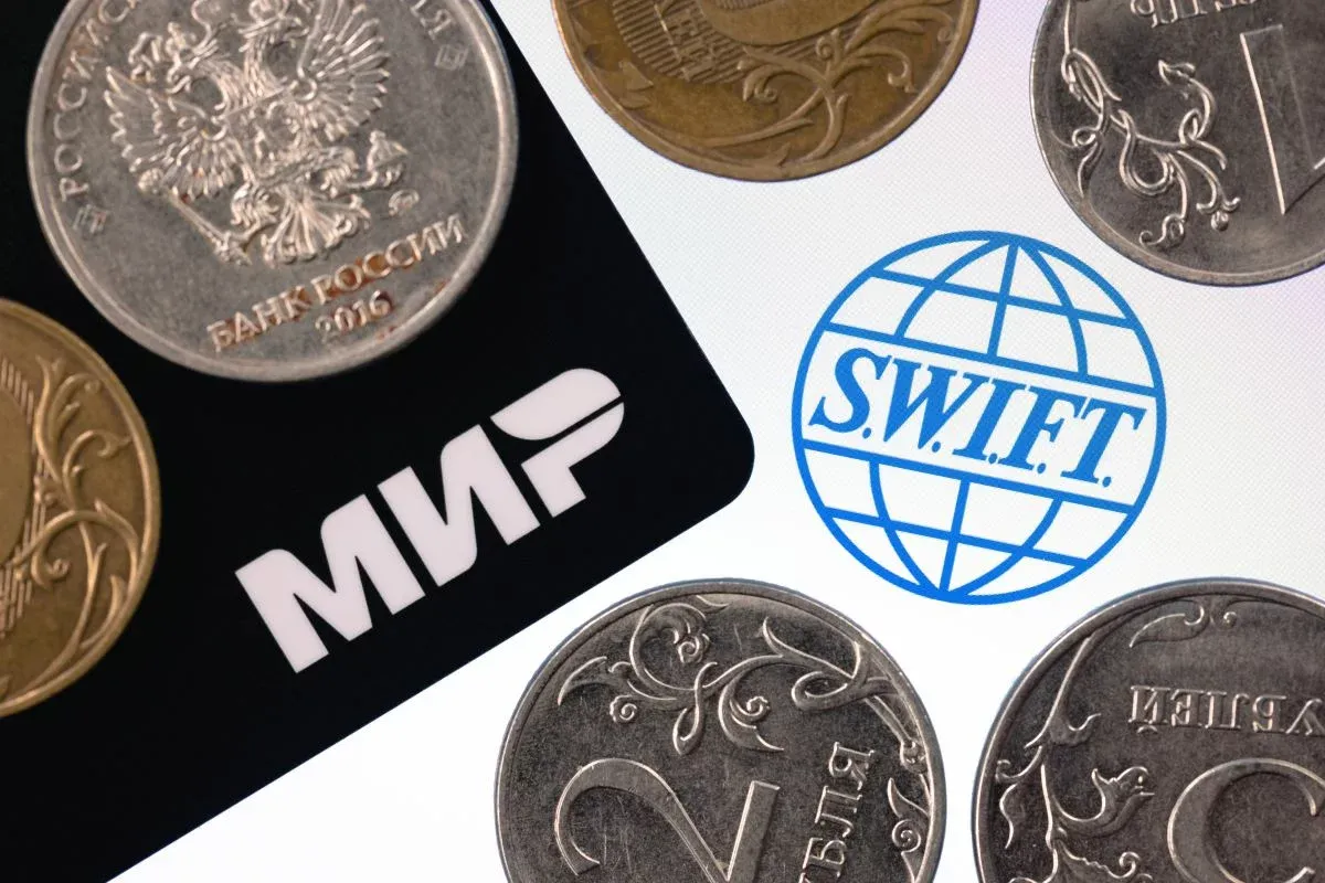 Что такое SWIFT и почему Украина хочет, чтобы Россию от нее отключили?