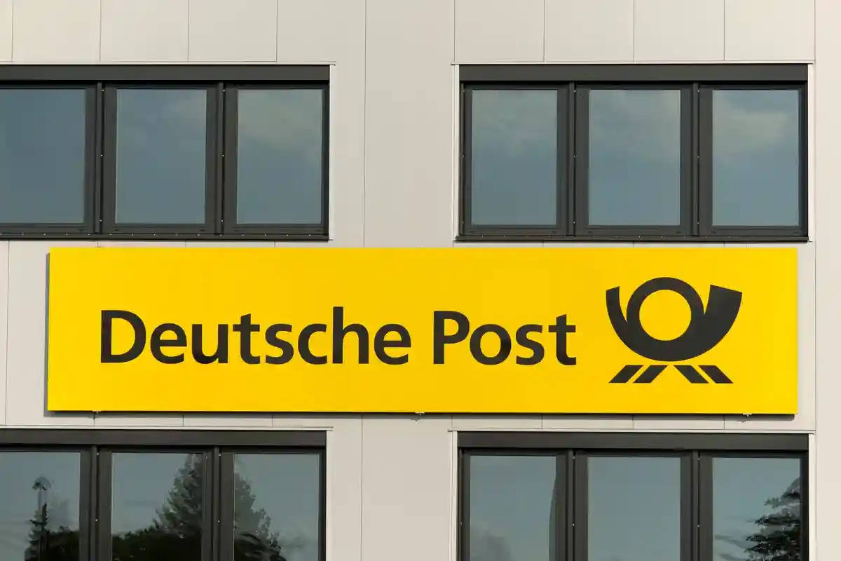 Почта германий. Немецкая почта. Логотип Deutsche Post. Здание почты в Германии. Deutsche Post в Бонне.