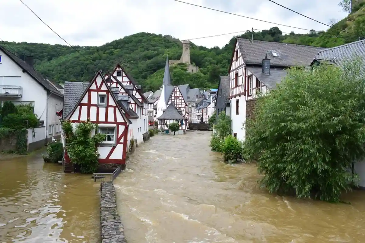 В случае наводнения, как в прошлом году получили жители долины Ар, ни страхование здания, ни страхование домашнего имущества не возместят причиненный ущерб / M. Volk / shutterstock.com