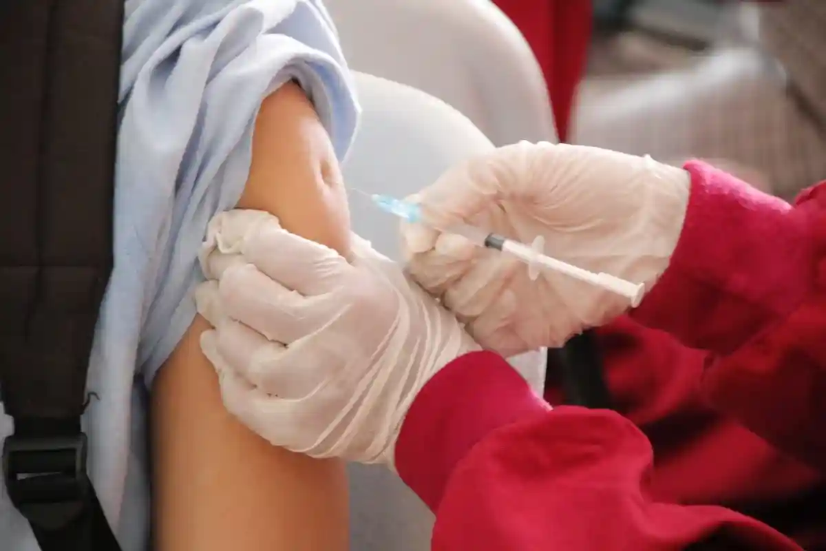 Вакцинация спасла 14 миллионов жизней, по данным эпидемиологов. Фото: Ed Us / unsplash.com