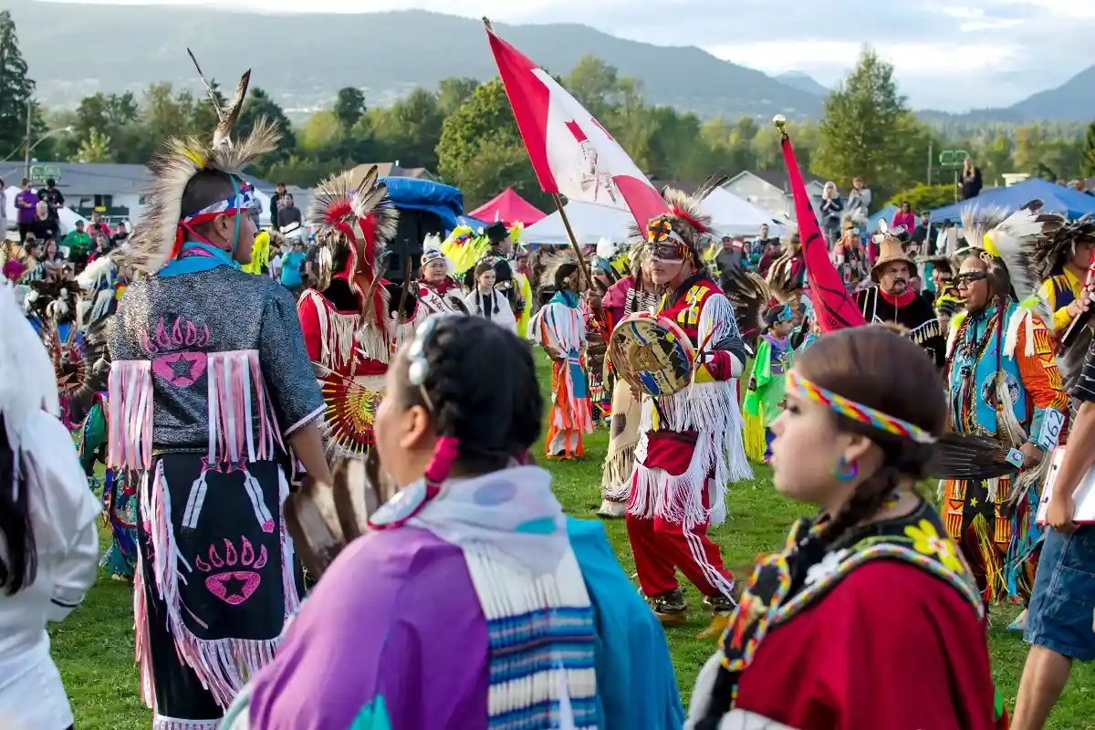 Индейцы канады 5 букв. Индейцы Канады народы Канады. День аборигенов в Канаде. День коренных жителей Канады. Культура коренных народов Канады.