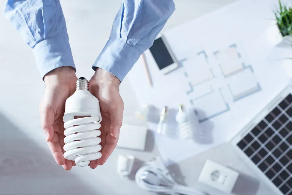 Как энергоэффективность помогает экономить. Фото: Stock Asso / Shutterstock.com