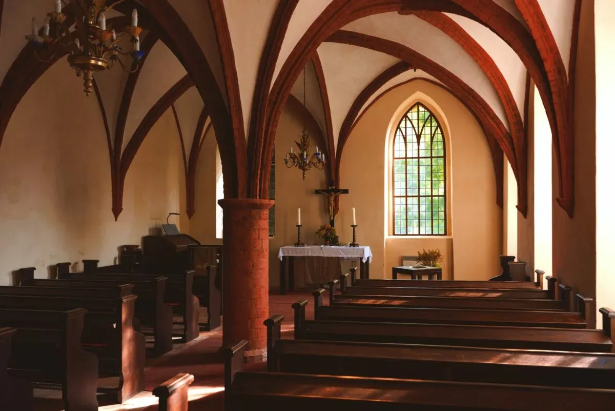 протестантская церковь интерьер
