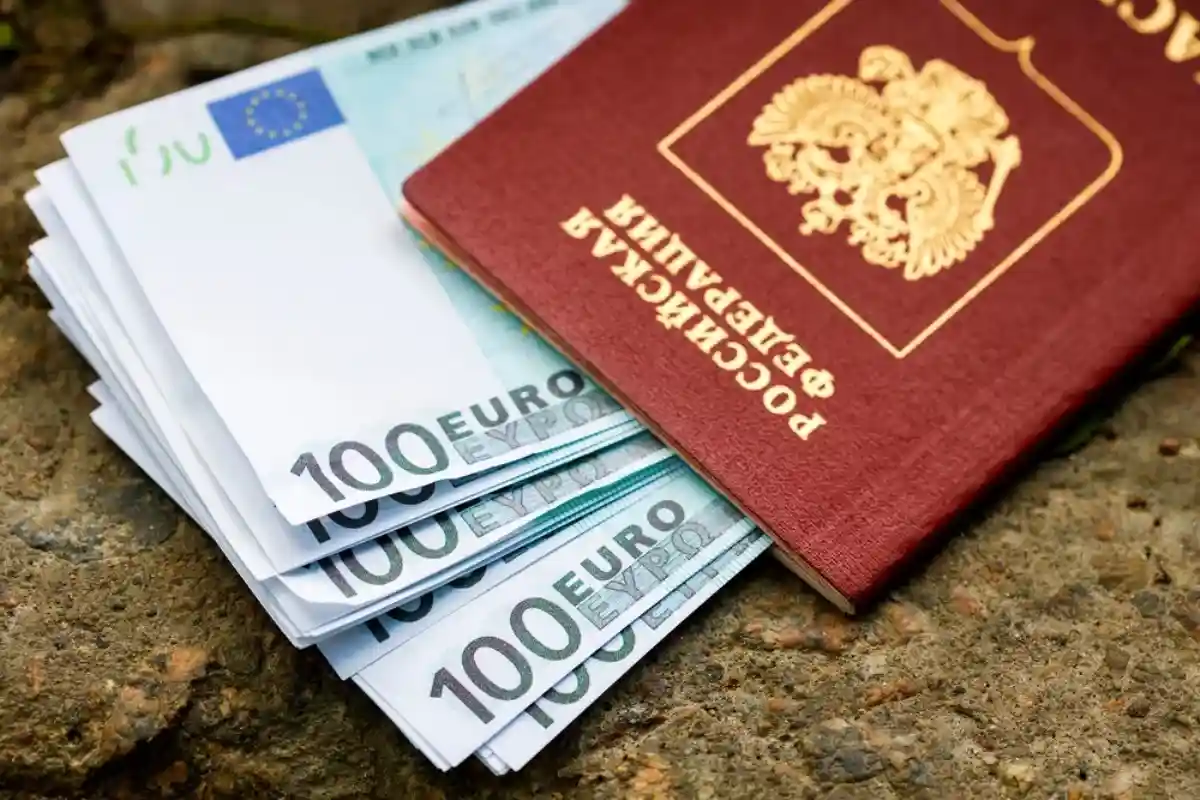 По мнению экспертов, вторая волна эмиграции лишит Россию 2 млн квалифицированных кадров. Фото: Vladimirkarp / Shutterstock.com