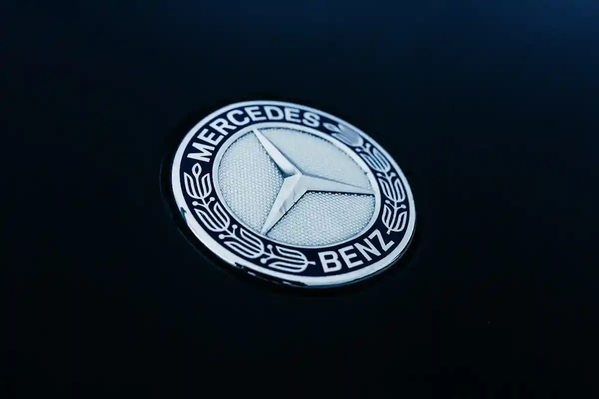 Экономия в ЧС в компании Mercedes-Benz может закончиться переходом на нефть. Фото: Philipp Katzenberger / unsplash.com