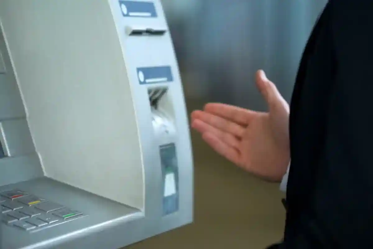 Что делать если банкомат списал деньги, но не выдал их?