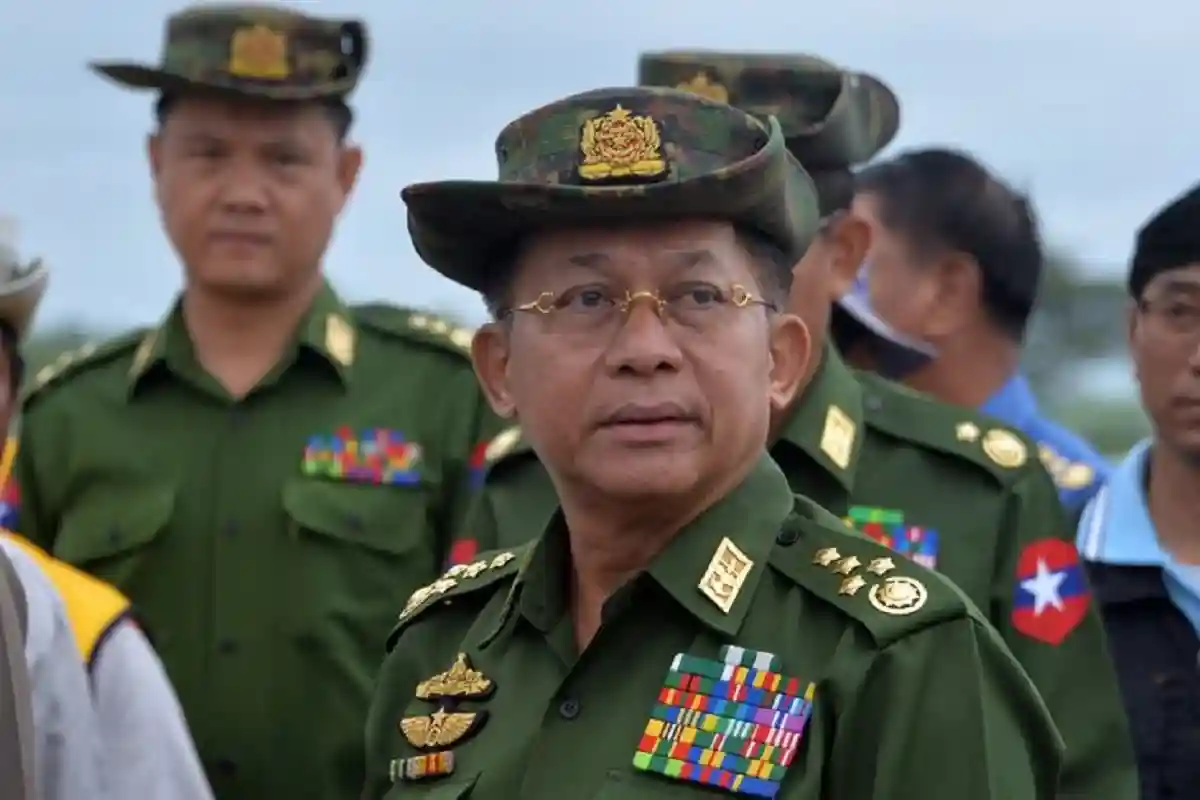 Глава военной хунты Мьянмы совершил визит в Россию