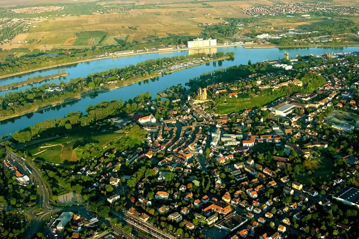 Вид с высоты на современный Брайзах. Фото: wikimedia.org