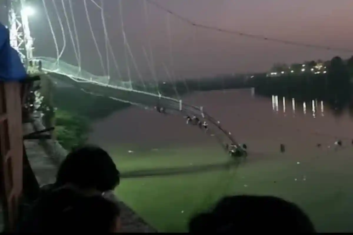 Крушение моста 2024. Обрушении пешеходного моста в Индии. Вантовый мост в Индии. Рухнул подвесной мост.