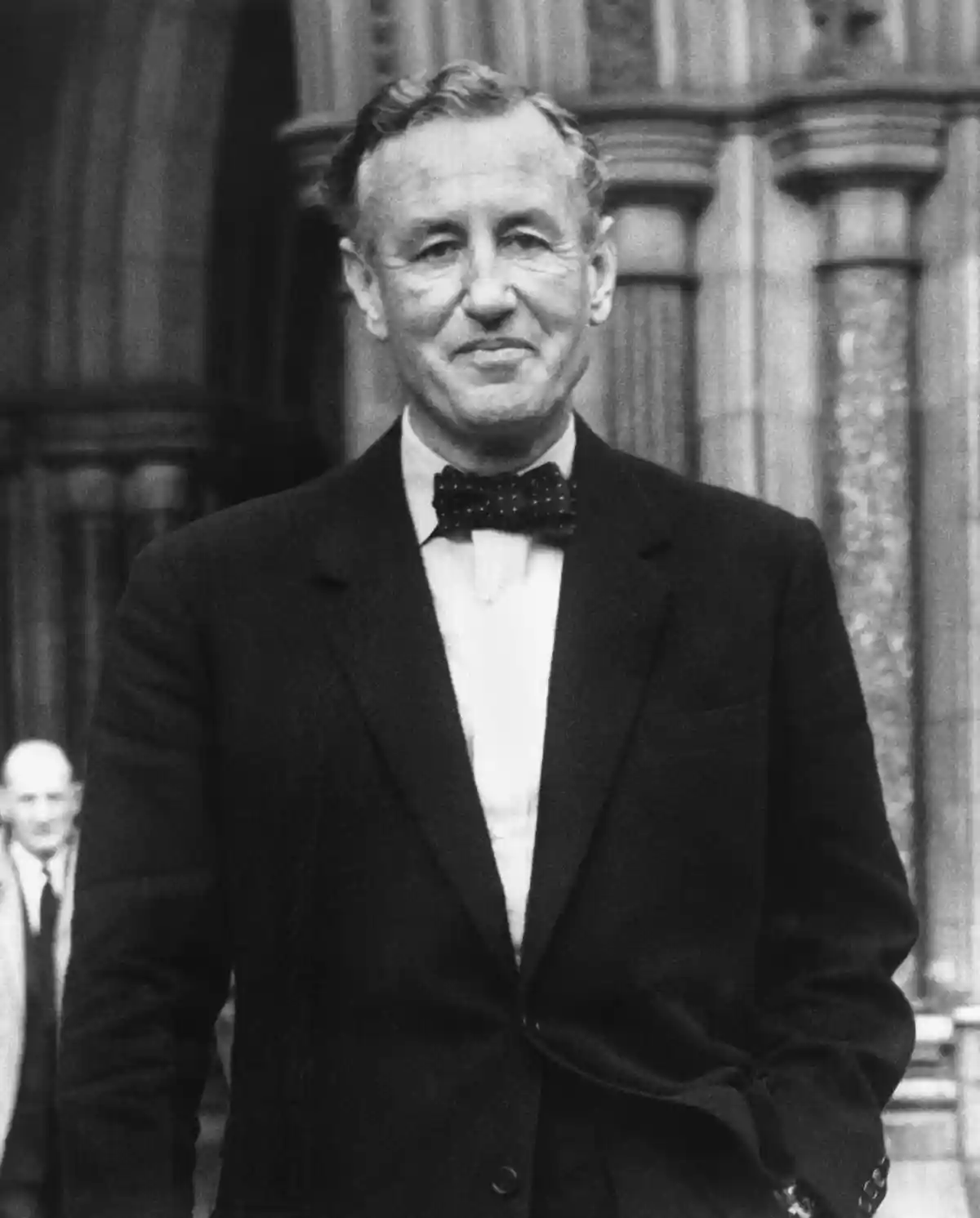 Ian fleming. Флеминг писатель. Флеминг 007.