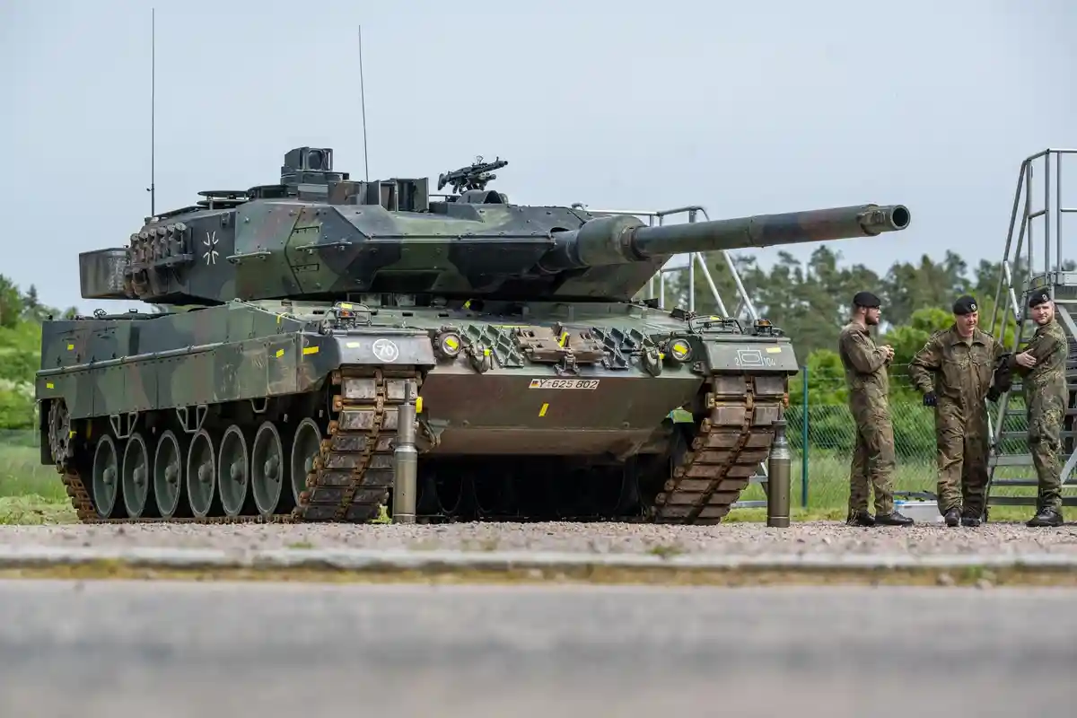 Бундесвер получит 18 новых танков Leopard 2A8
