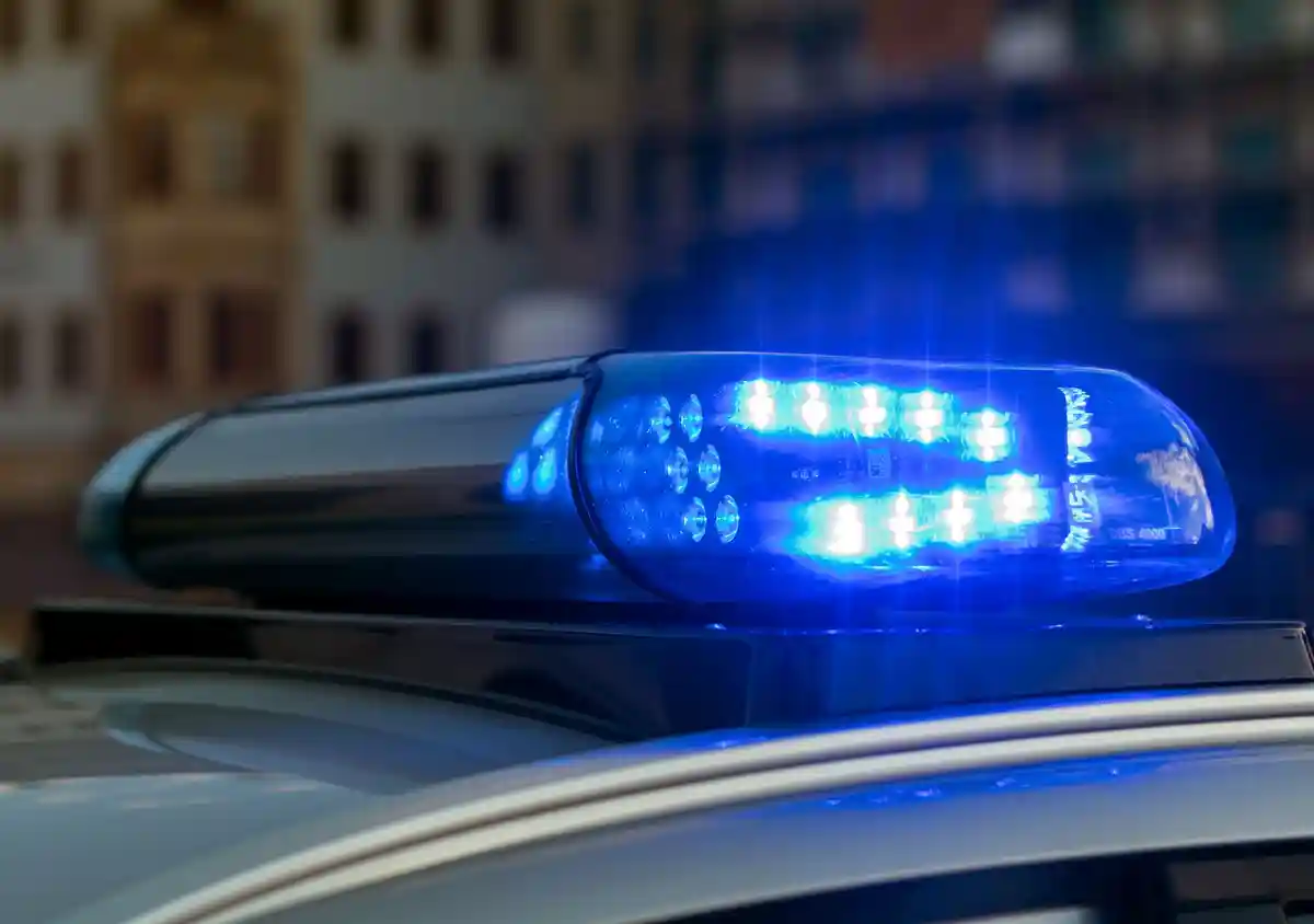 Полицейский автомобиль - синий свет