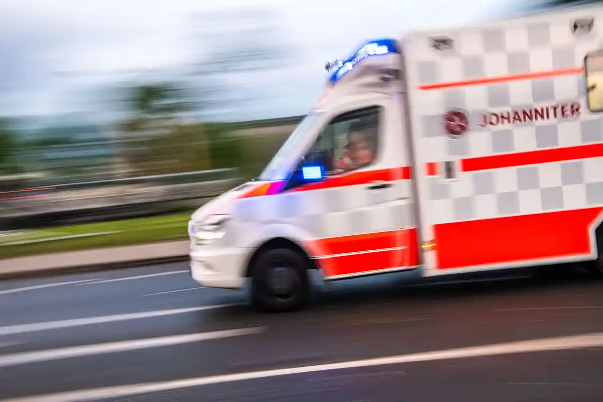 Машины скорой помощи и полиции столкнулись в Берлине