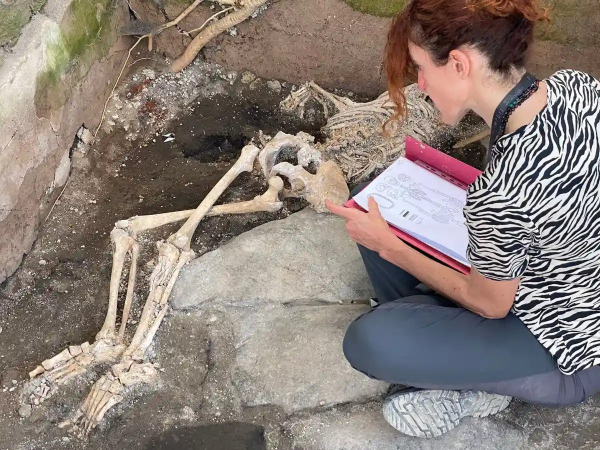 В затонувшем городе Помпеи археологи нашли 3 скелета