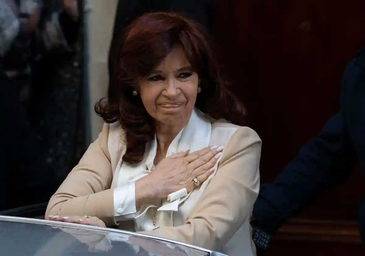 Аргентина: Киршнер критикует следователей после покушения на убийство